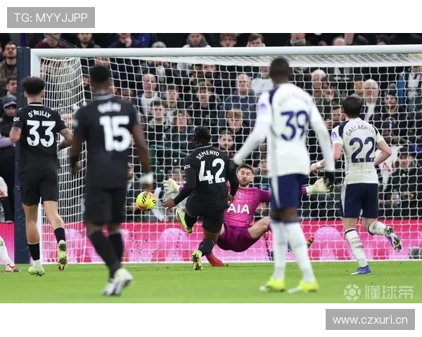 热刺防线问题显现,赛季中防守空间频繁暴露对球队稳定性产生挑战 热刺防线问题显现,赛季中防守空间频繁暴露对球队稳定性产生挑战